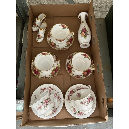 54 - Box containing Royal Albert Old Country Roses and Lavender Rose China