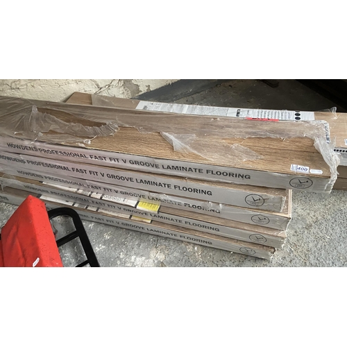 400 - 5 Packs of laminate flooring