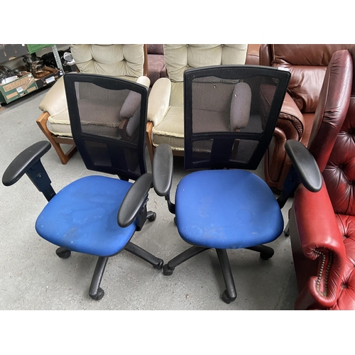 498 - 2 Office chairs