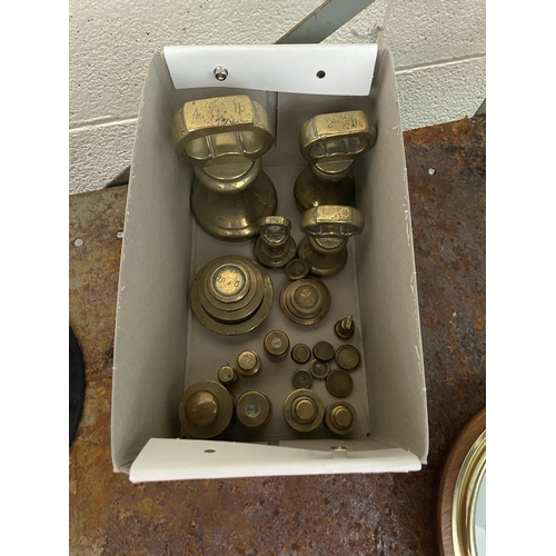 58 - Quantity of vintage weights