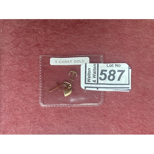 587 - 9ct Gold charm