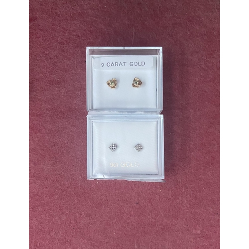 592 - 2 Pair of 9ct gold earrings