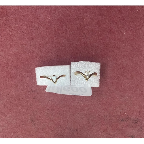 600 - 2 9ct Gold dress rings