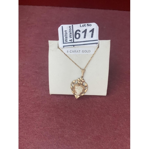 611 - 9ct Gold cameo charm necklace