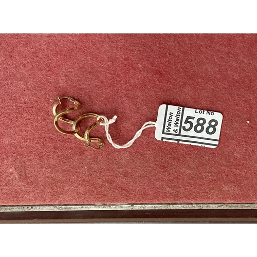 588 - 9ct Gold charm