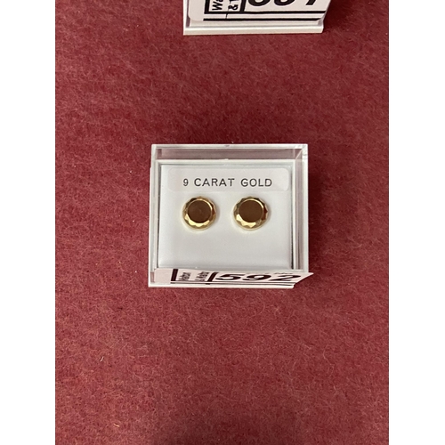 592 - 2 Pair of 9ct gold earrings