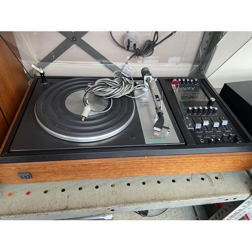 141 - Dynatron record player