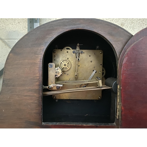 18 - Wood case mantle clock (no key)