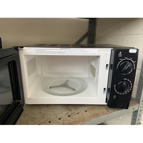 250 - Black microwave