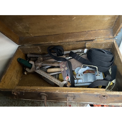 252 - Toolbox including contents