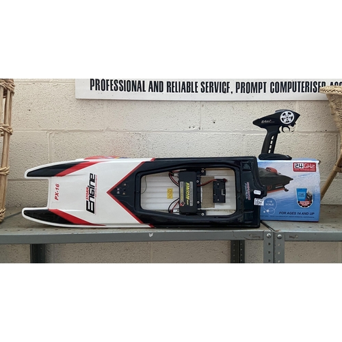 31 - Radio controlled speedboat A/F