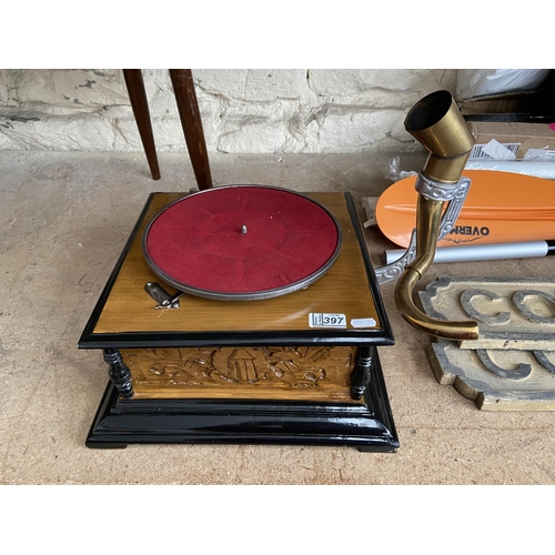 397 - Repro gramophone (missing horn)