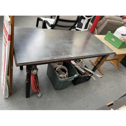 476 - Dark wood kitchen table