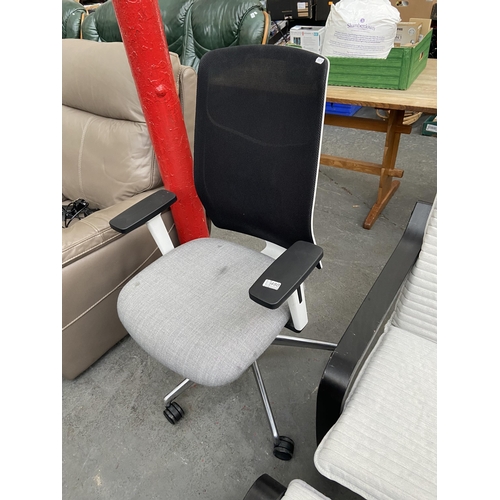 480 - Ergonomic office chair