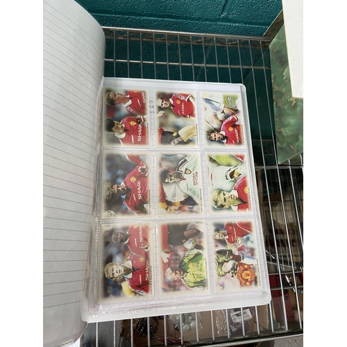503 - Folder containing Manchester Utd collector's cards etc