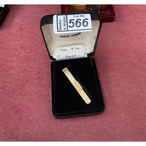 566 - 9ct Gold tie clip 8.5g