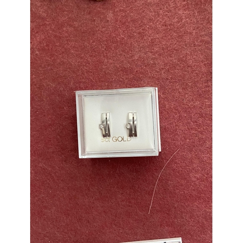 586 - Pair of 9ct white gold earrings