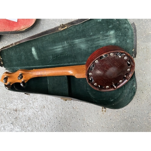 517 - Banjolele with case