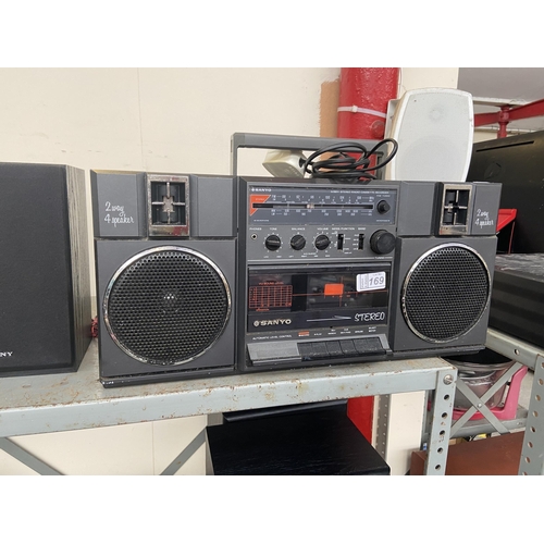 169 - Sanyo portable radio