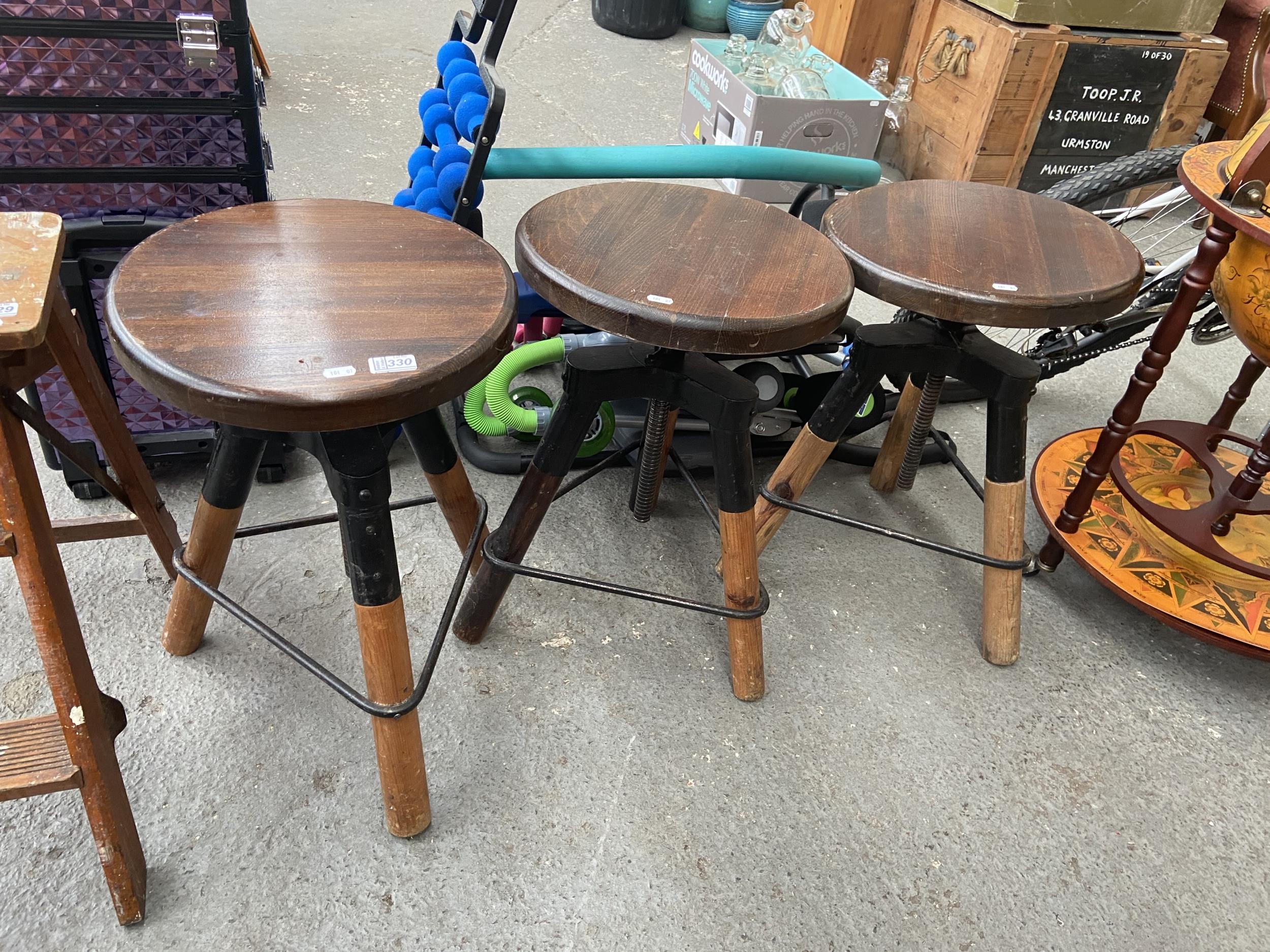 3 Unusual stools