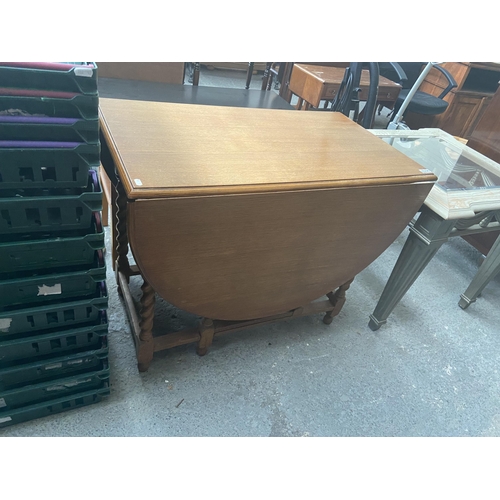 396 - Gate leg table