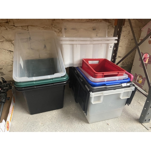 411 - Quantity of plastic storage boxes