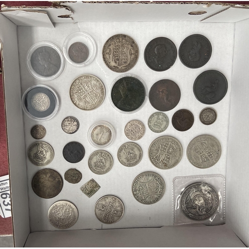 630 - Tracy containing assorted coins including silver