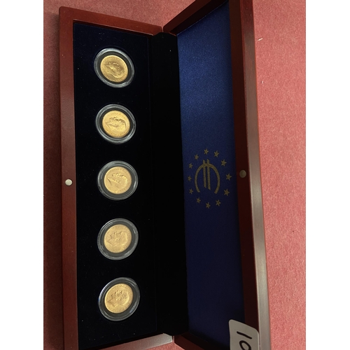 1011 - 5 Full sovereign coin set 1914-1918 with case - Only 10% buyer's premium