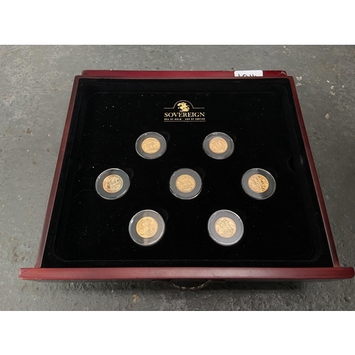 1014 - Display case containing 7 full sovereigns (1871, 1895, 1910, 1915, 1928, 1957 & 2006) - Only 10% buy... 