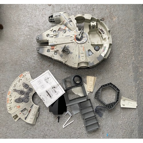 575 - Kenner Star Wars Millennium Falcon