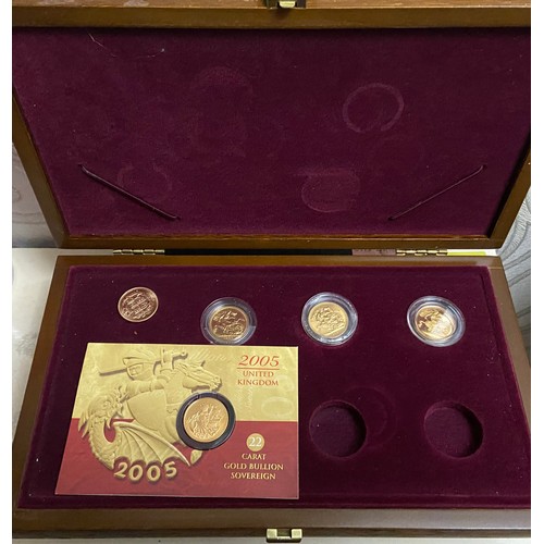 1001 - Display case containing 5 gold sovereigns - Only 10% buyer's premium