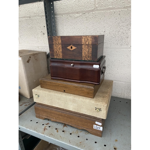 25 - Quantity of vintage wooden boxes