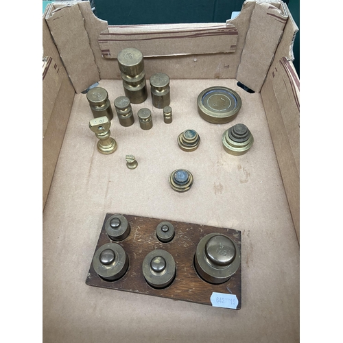 105 - Box containing vintage scale weights