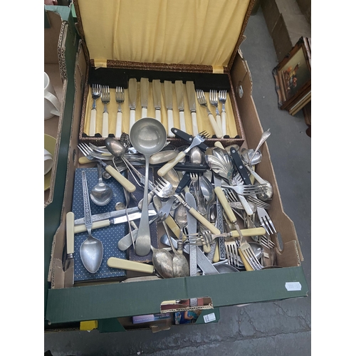 132 - Box containing vintage cutlery