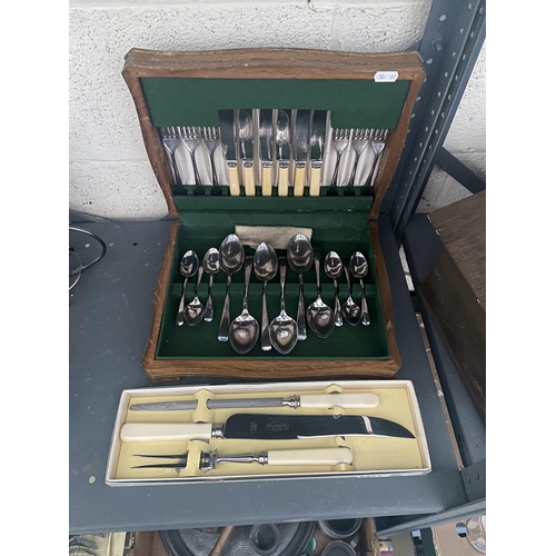 21 - 2 Vintage cutlery sets