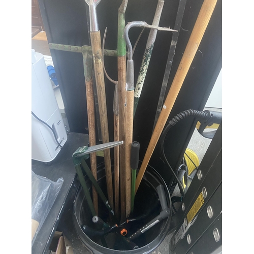 315 - Quantity of garden tools (tub not included)