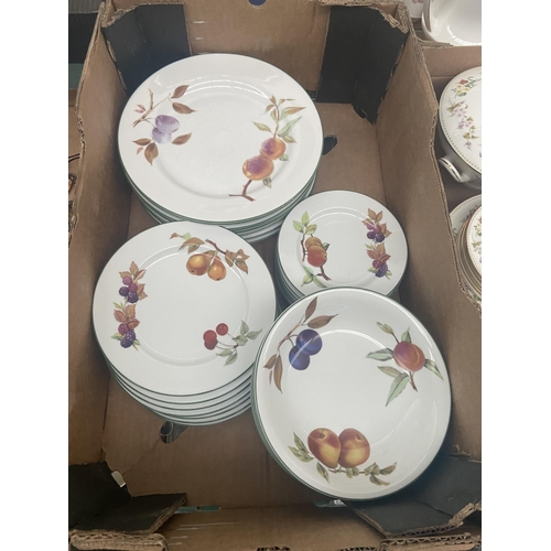 80 - Box containing Royal Worcester Evesham Vale