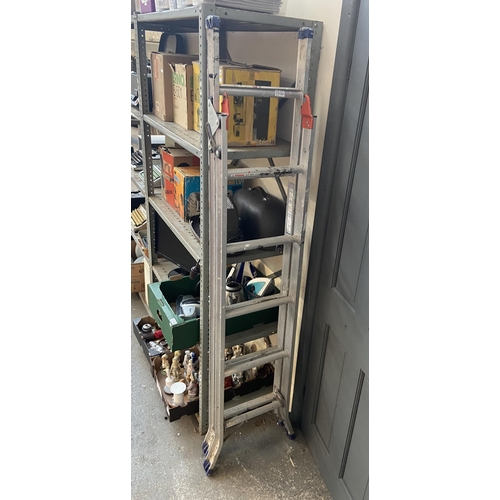 180 - Set of extending metal ladders