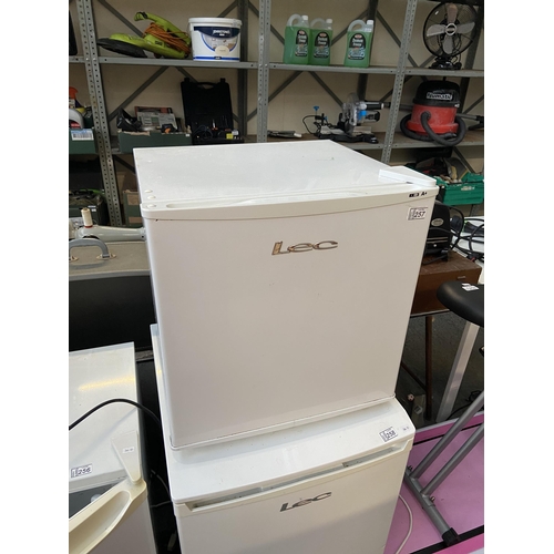 257 - LEC mini fridge