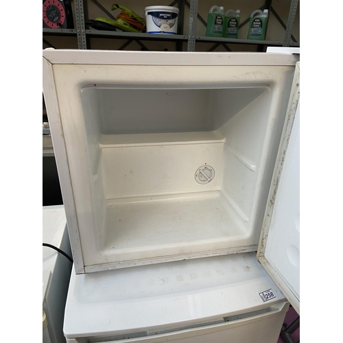 257 - LEC mini fridge