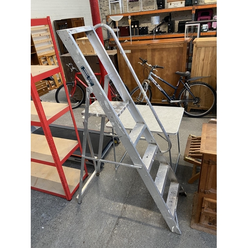 265 - Aluminium step ladders