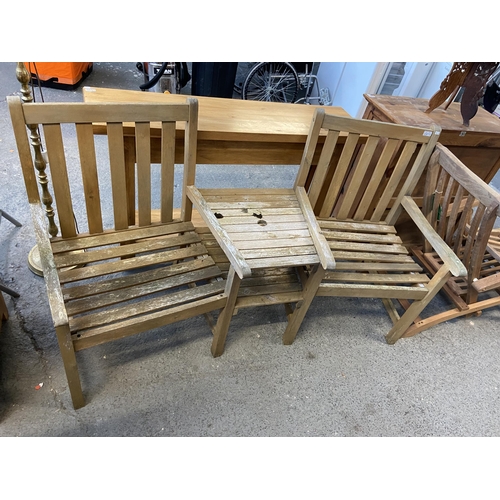 272 - Garden chair/ table unit