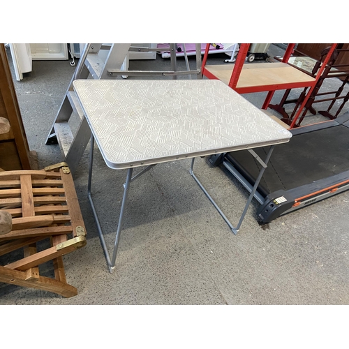 274 - Folding table