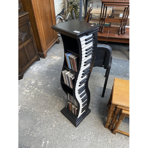 296 - 'Piano key' CD rack