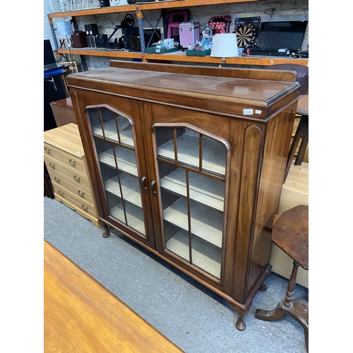 304 - Mid-century display cabinet