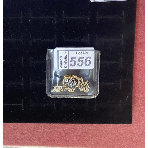 556 - 9ct Gold 'best friend' & 'best mum' pendants - Only 10% buyer's premium