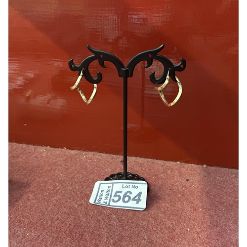 564 - Pair of unusual 9ct gold earrings - Only 10% buyer's premium