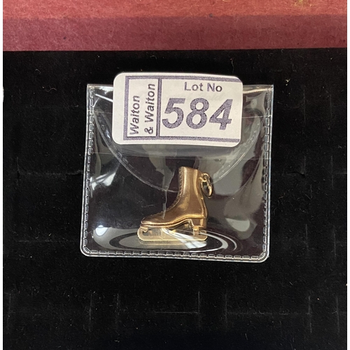 584 - 9ct Gold ice skate pendant - Only 10% buyer's premium