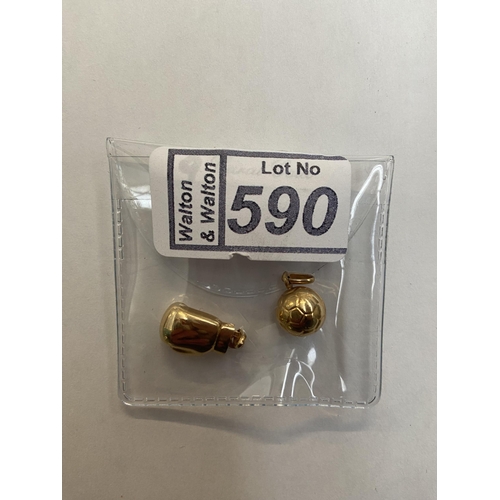 590 - 9ct Gold boxing glove and football pendants - Only 10% buyer's premium