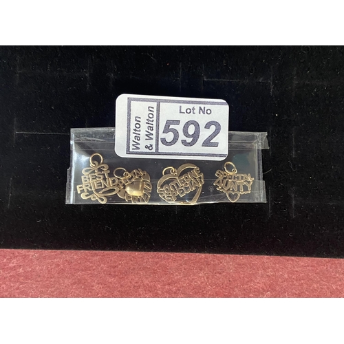 592 - Quantity of 9ct gold pendants - Only 10% buyer's premium